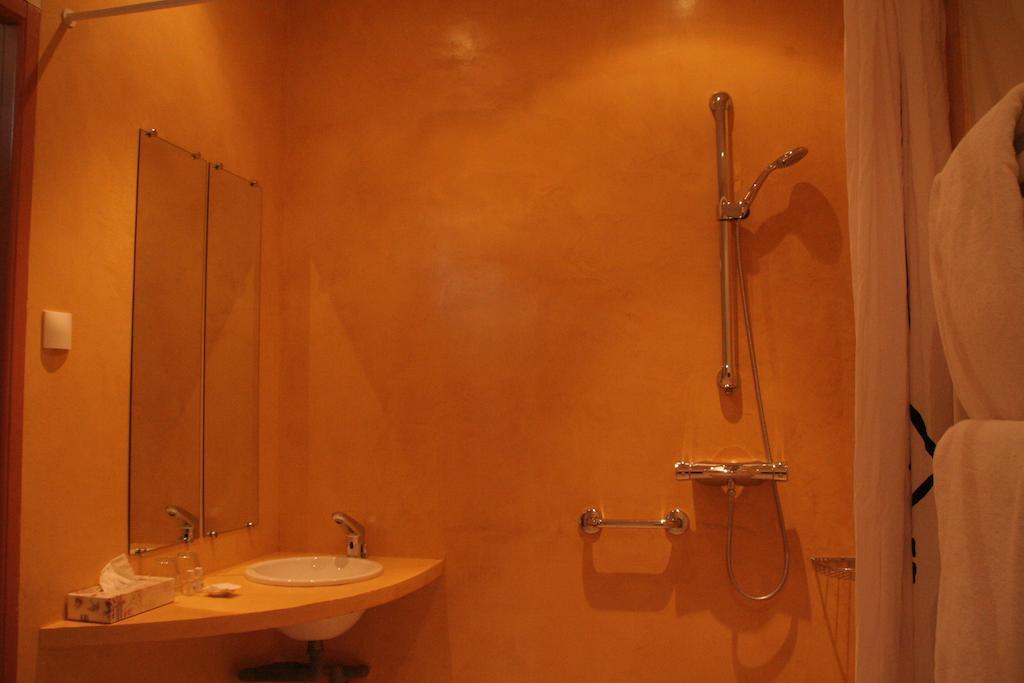 Hotel La Beauze Aubusson  Rum bild