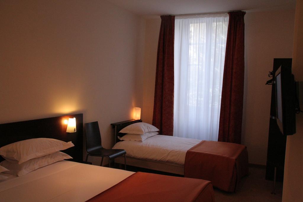 Hotel La Beauze Aubusson  Rum bild