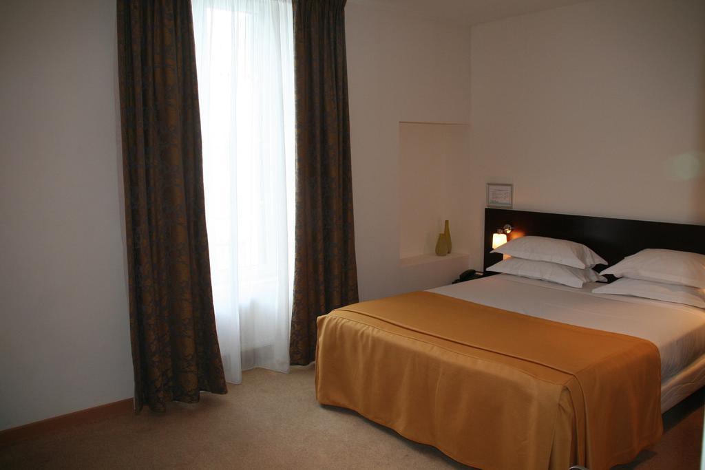 Hotel La Beauze Aubusson  Rum bild